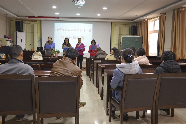 缩小.2018-4-4菏泽市第五届读书朗诵大赛赛前演示与指导照片 (16).jpg