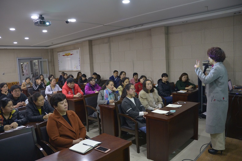 缩小.2018-4-13上午家庭教育公益大讲堂第三十三期：如何正面管教孩子 (5).jpg