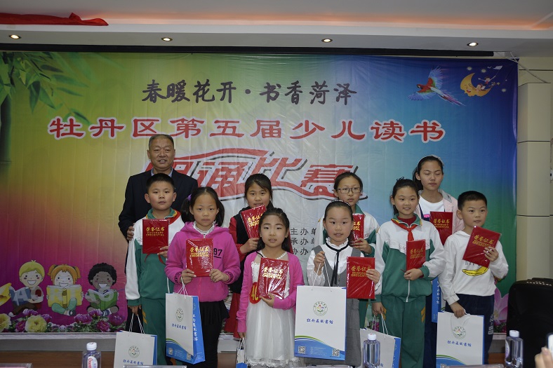 缩小.2018-4-22上午第五届少儿读书朗诵比赛 (209).jpg