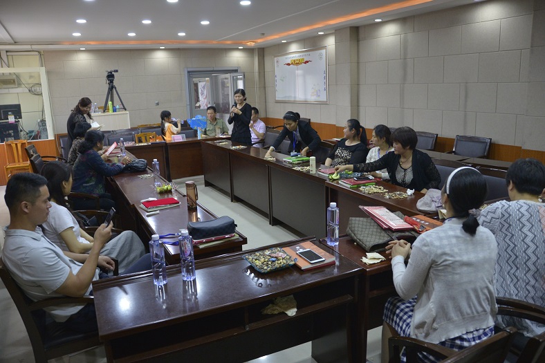 缩小.2018-5-8下午牡丹区国学经典成人读书会成立一周年总结表彰交流会_交流环节 (21).jpg