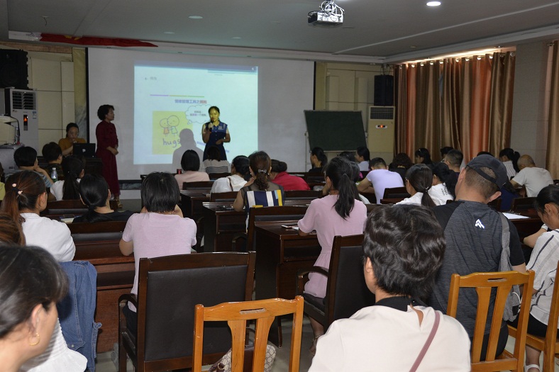 缩小.2018-6-24上午家庭教育公益讲座第三十五期：如何做高情商父母 (9).jpg