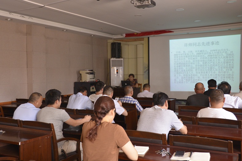 缩小.2018-7-17下午牡丹区文化市场综合执法局、图书馆、文化馆、文物所、人民剧院五单位集中在牡丹区图书馆国学讲堂集中开展7月份“主题党日”活动 (16).jpg