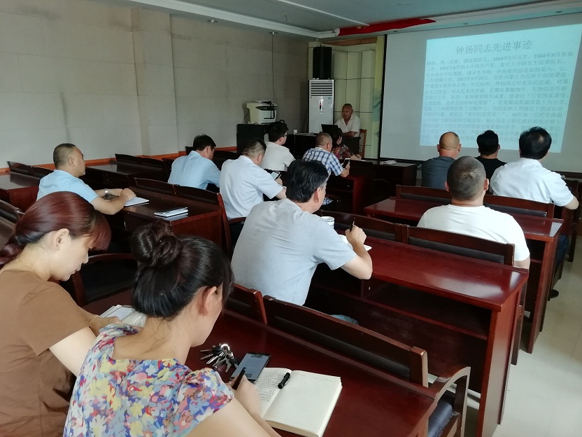 缩小.2018-7-17下午牡丹区文化市场综合执法局、图书馆、文化馆、文物所、人民剧院五单位集中在牡丹区图书馆国学讲堂集中开展7月份“主题党日”活动 (26).jpg