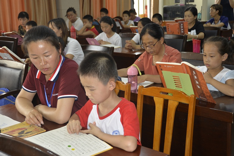 缩小.2018-8-11下午第六期国学经典亲子诵读初级班_《大学》第5讲 (19).jpg