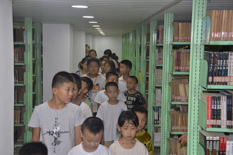 缩小.2018-9-1下午第六期国学经典亲子诵读初级班学员图书馆主题游活动 (30).jpg