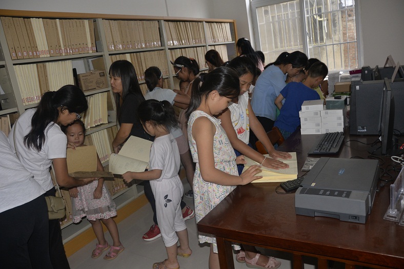 缩小.2018-9-2下午第六期国学经典亲子诵读中级班学员图书馆主题游活动 (17).jpg