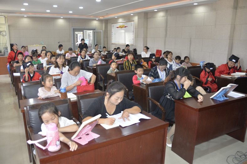 缩小.2018-9-22下午第六期国学经典亲子诵读初级班_《大学》第11讲 (6).jpg