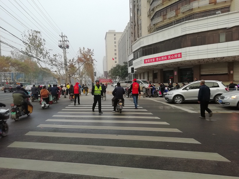 缩小.2018-11-15上午文明单位交通志愿者服务_中华路与太原路口 (5).jpg