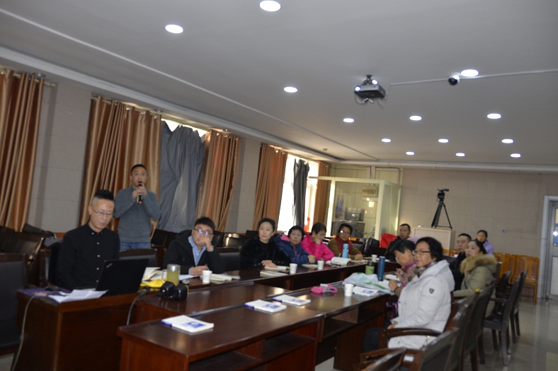 缩小.2018-12-8上午牡丹区图书馆公益读书会第39期：养育之恩 何以为报 (5).jpg