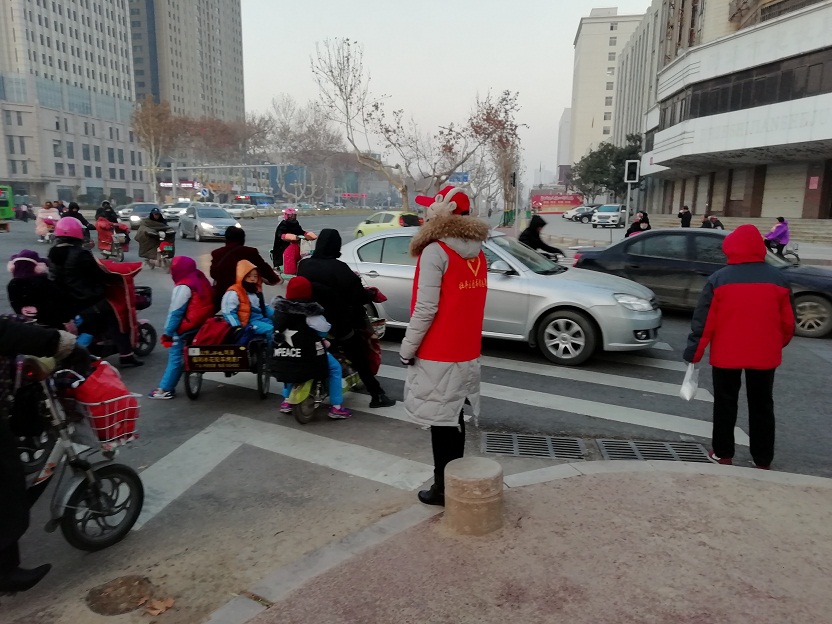 缩小.2018-12-13上午文明单位交通志愿服务_中华路与太原路口 (5).jpg