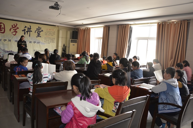 缩小.2019-4-13下午第六期国学经典亲子诵读初级班_《大学》第29讲 (6).jpg