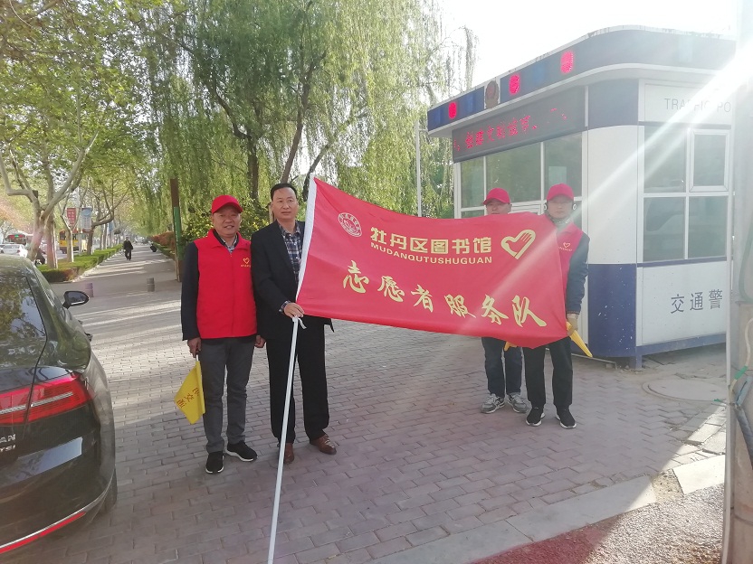 缩小.2019-4-15上午文明交通志愿服务_中华与太原路口 (1).jpg